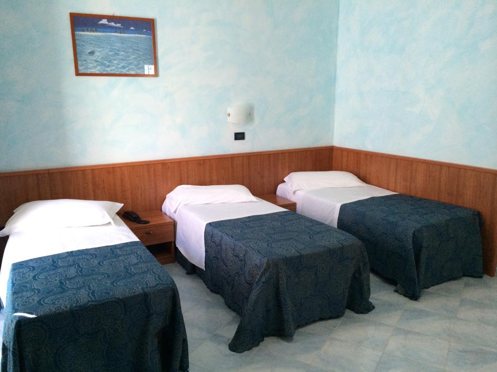 Hotel Milano San Salvo Zimmer foto