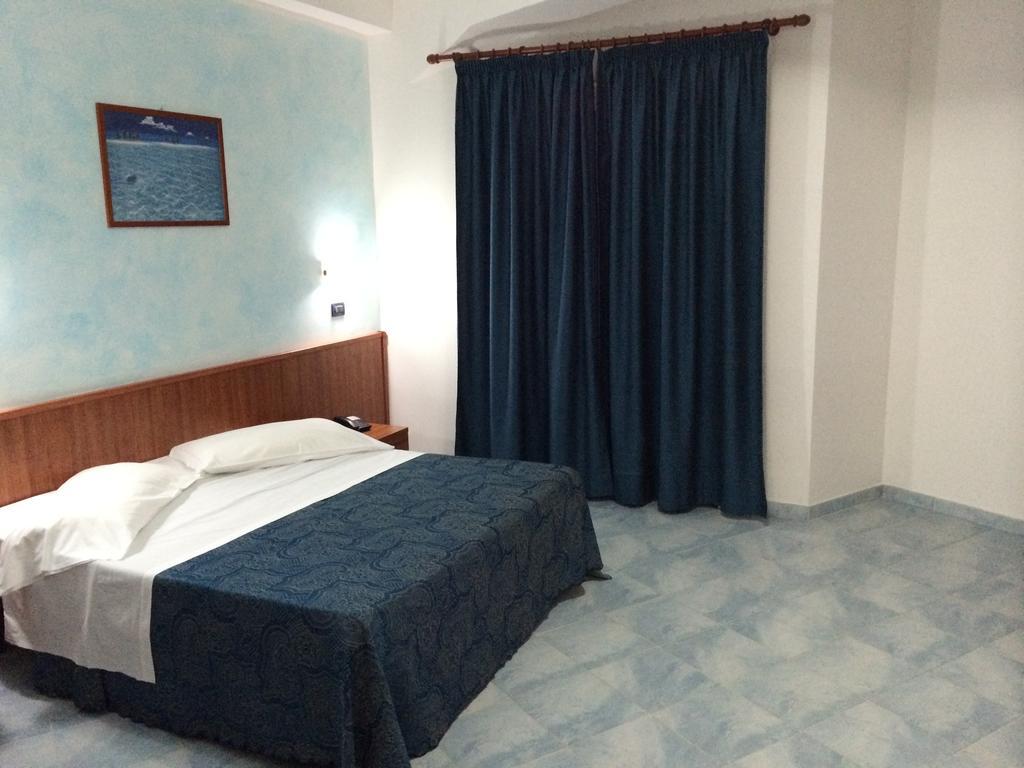 Hotel Milano San Salvo Zimmer foto